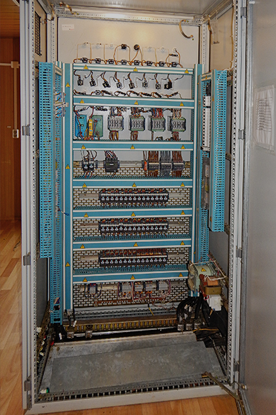 Energy-saving conveying control system 